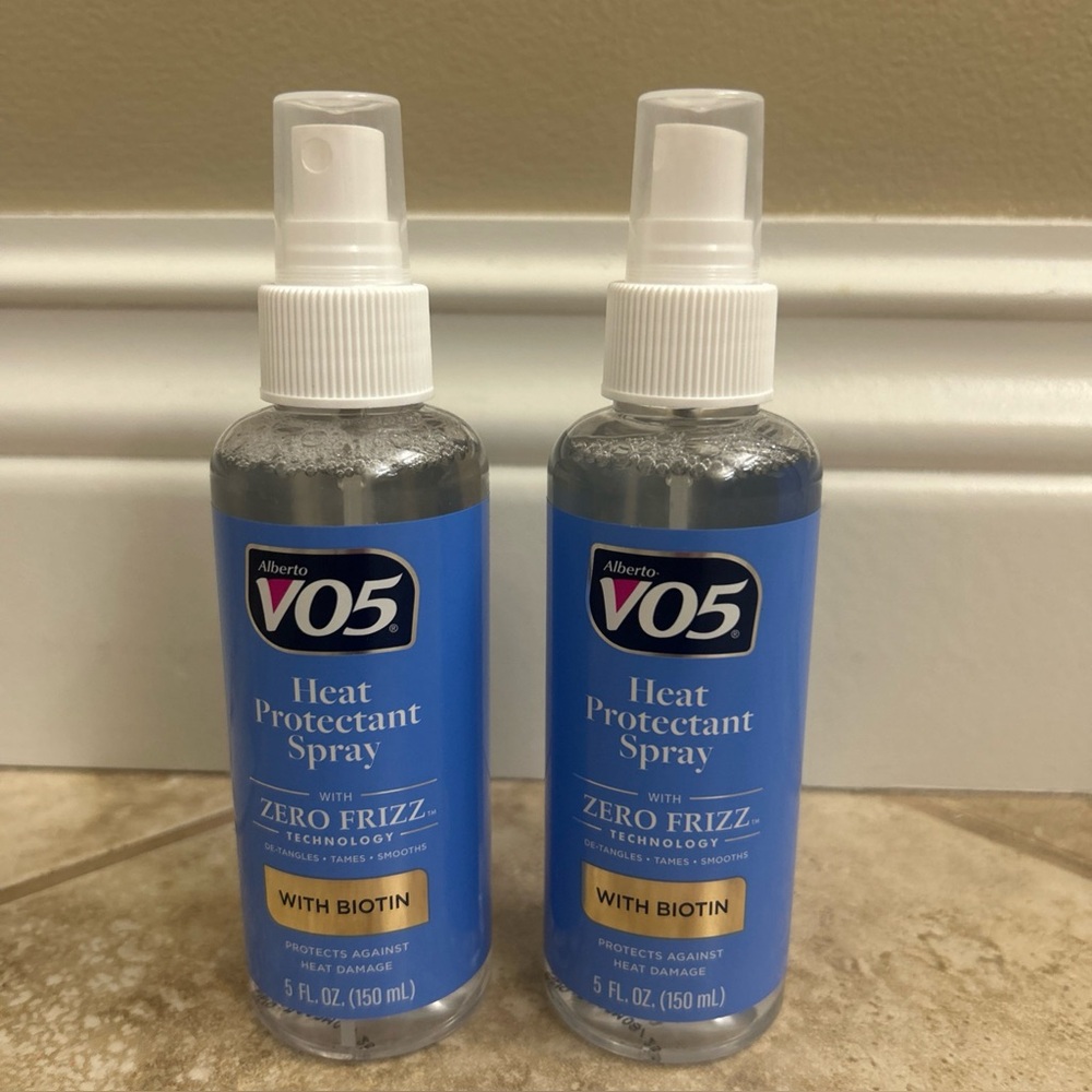LOT OF 2 - Alberto VO5 Heat Protectant Spray With Biotin Zero Frizz 5 oz each